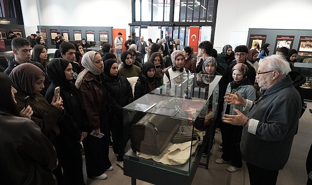 Buram buram tarih kokan sergiye b&uuml;y&uuml;k ilgi;  &ldquo;&Ccedil;anakkale ruhu&rdquo; İzmit&rsquo;te yaşatılıyor