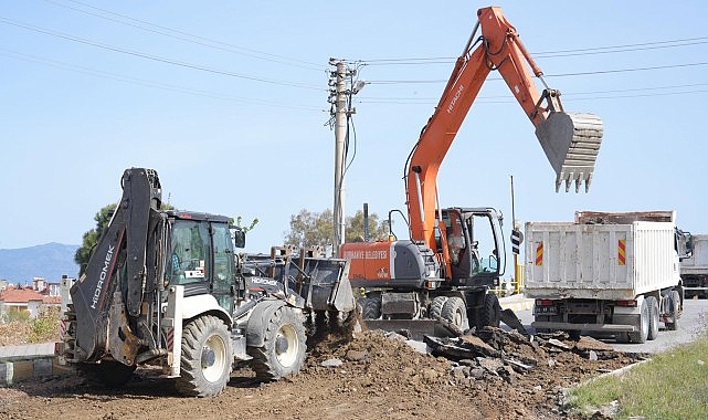 Burhaniye Belediyesi Fen İşleri Ekipleri &Ccedil;alışmalarını S&uuml;rd&uuml;r&uuml;yor