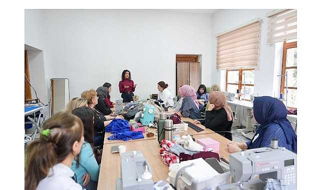 Burhaniye Belediyesi&rsquo;nden Kadınlara &Ouml;zel Program D&uuml;zenlendi