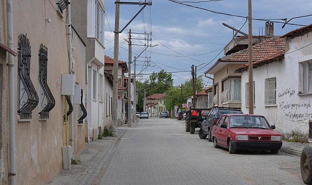 Burhaniye Belediyesi&rsquo;nden kapsamlı yol seferberliği
