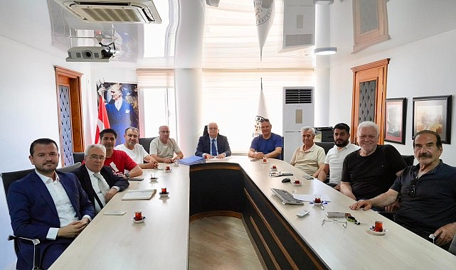 Burhaniye Belediyespor'da g&ouml;rev dağılımları a&ccedil;ıklandı