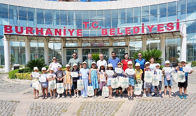 Burhaniye'de &ccedil;evreye duyarlı &ouml;ğrenciler &ouml;d&uuml;llendirildi