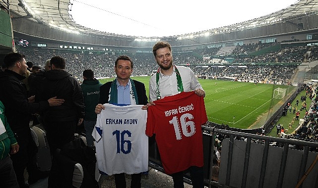 Bursaspor Trib&uuml;nlerinde Kardeşlik ve Coşku Bir Arada