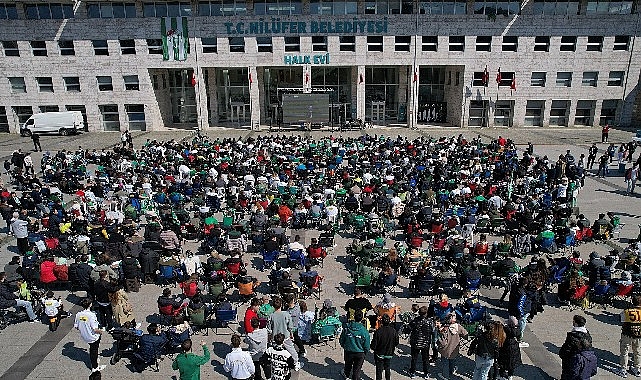 Bursaspor&rsquo;un şampiyonluk ma&ccedil;ı Halk Evi &ouml;n&uuml;nde dev ekranda izlendi