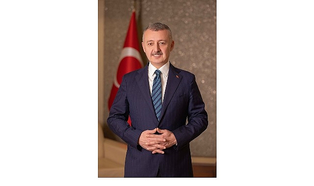 B&uuml;y&uuml;kakın, &ouml;ğretmen ve  &ouml;ğrencileri tebrik etti