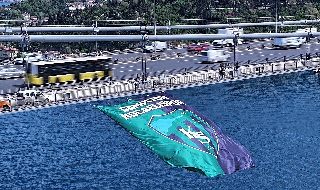 B&uuml;y&uuml;kakın, tarihi anı canlı yayınladı
