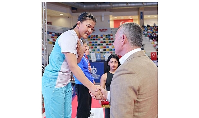 B&uuml;y&uuml;kakın'a spora verdiği destek i&ccedil;in teşekk&uuml;r
