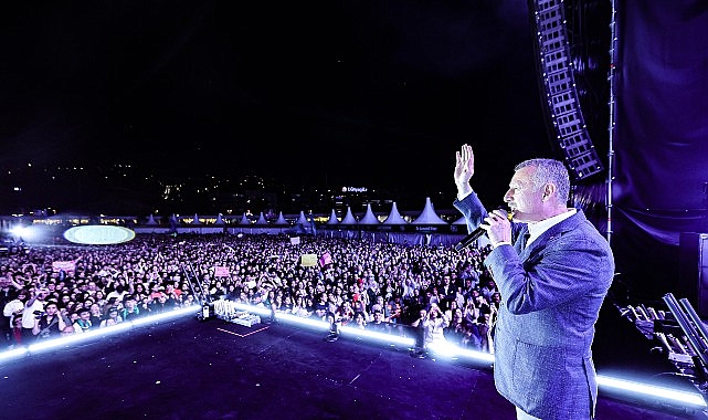 B&uuml;y&uuml;kakın'dan, gen&ccedil;lere &ouml;vg&uuml;:"Harikasınız!"