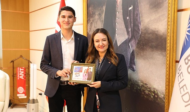 B&uuml;y&uuml;kşehir Başkan Vekili &Ouml;zdemir&rsquo;e &ldquo;Gen&ccedil; Kart&rdquo;ı anlattı