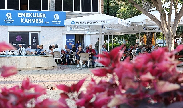B&uuml;y&uuml;kşehir Belediyesi emeklileri de unutmuyor