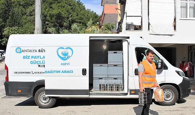 B&uuml;y&uuml;kşehir Belediyesi Manavgat Aşevi  ihtiya&ccedil; sahiplerinin yanında olmaya devam ediyor