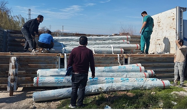 B&uuml;y&uuml;kşehir Belediyesi&rsquo;nden &uuml;reticiye sera naylonu desteği