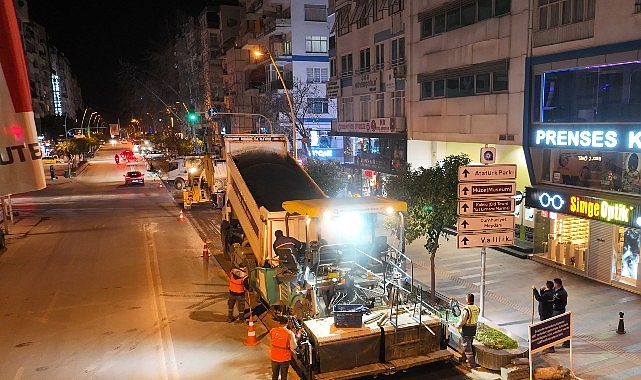 B&uuml;y&uuml;kşehir Belediyesi&rsquo;nin asfalt &ccedil;alışmaları s&uuml;r&uuml;yor