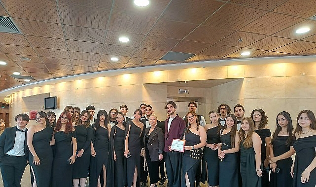 B&uuml;y&uuml;kşehir &Ccedil;ok Sesli Gen&ccedil;lik ve &Ccedil;ocuk Korosu İzmir&rsquo;den İki &Ouml;d&uuml;lle D&ouml;nd&uuml;