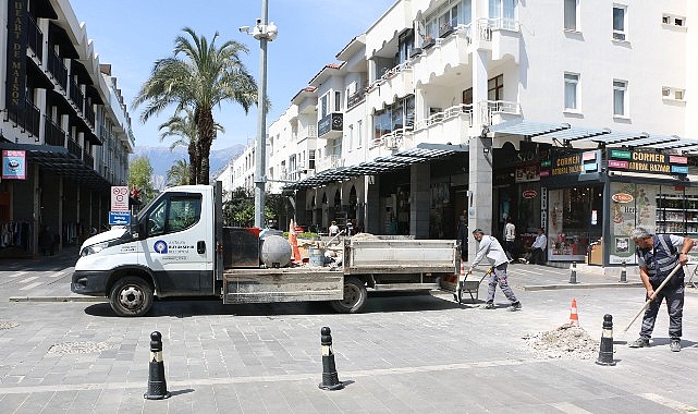 B&uuml;y&uuml;kşehir ekiplerinden Kemer Liman Caddesi&rsquo;nde &ccedil;alışma