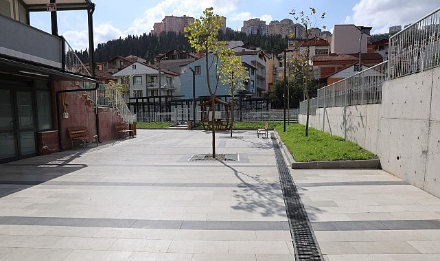 B&uuml;y&uuml;kşehir, İzmit Başaran Camii Meydanı'nı yeniledi
