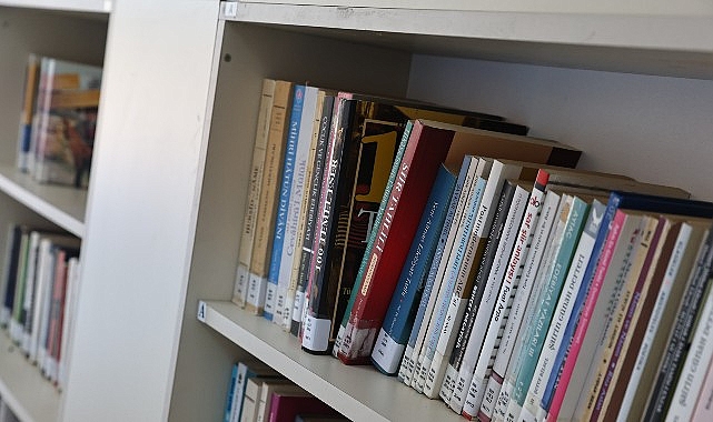 B&uuml;y&uuml;kşehir &ouml;d&uuml;n&ccedil; kitap sistemiyle okuma k&uuml;lt&uuml;r&uuml;n&uuml; geliştiriyor