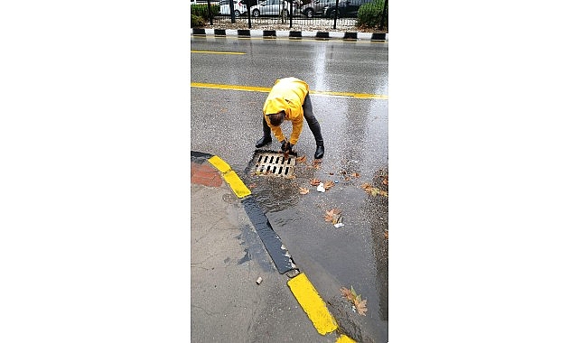 B&uuml;y&uuml;kşehir ve MASKİ Ekipleri Yağmur i&ccedil;in Sahada