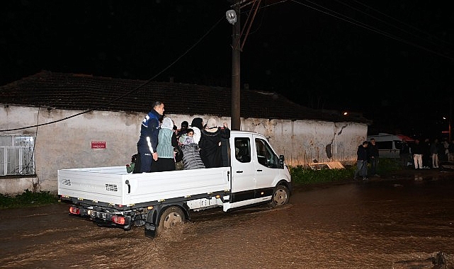 B&uuml;y&uuml;kşehir ve MASKİ Ekipleri Yağmurda T&uuml;m G&uuml;c&uuml;yle Sahada