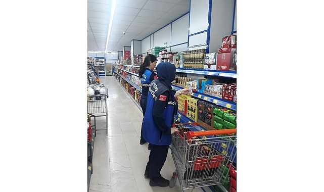 B&uuml;y&uuml;kşehir zabıtasından market denetimi