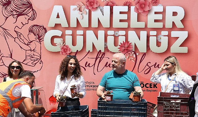 B&uuml;y&uuml;kşehir'den 'Annelere' 25 bin &ccedil;i&ccedil;ek