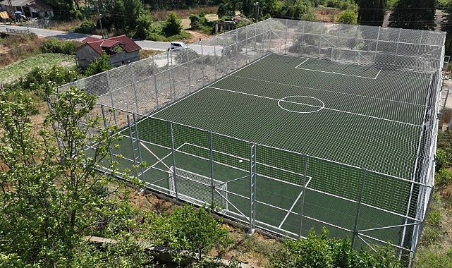 B&uuml;y&uuml;kşehir'den Kocaeli'ye 11 yeni futbol sahası