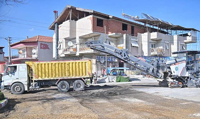 B&uuml;y&uuml;kşehir&rsquo;den Kula&rsquo;da Ulaşım Konforu i&ccedil;in 8 Bin Tonluk Asfalt &Ccedil;alışması
