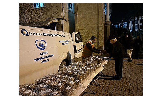 B&uuml;y&uuml;kşehir&rsquo;den Mira&ccedil; Kandili&rsquo;nde lokma ve kandil simidi ikramı