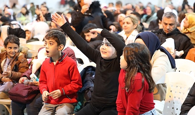B&uuml;y&uuml;kşehir&rsquo;in İzmit&rsquo;teki kardeşlik sofrası dolup taşıyor