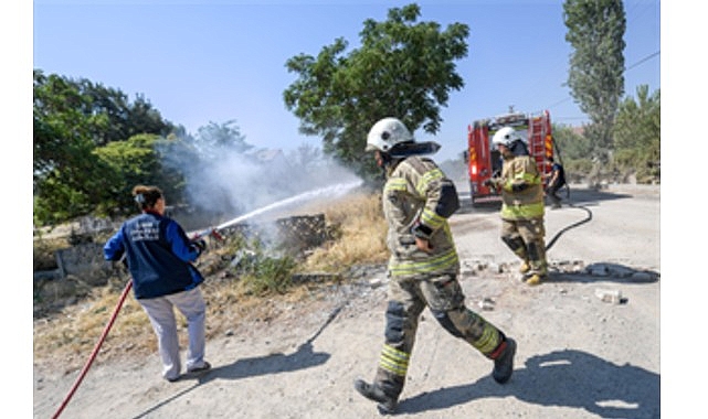 B&uuml;y&uuml;kşehir&rsquo;in k&ouml;ylere dağıttığı tankerler ormanları kurtarıyor