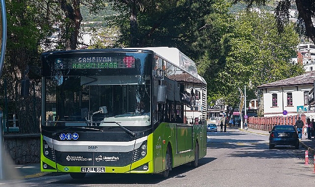 B&uuml;y&uuml;kşehir'in otob&uuml;sleri ve tramvayda "Şampiyon Kocaelispor" yazdı