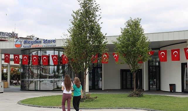 B&uuml;y&uuml;kşehir'in "Yeşil" hassasiyeti Milli İrade Meydanı'na da yansıdı
