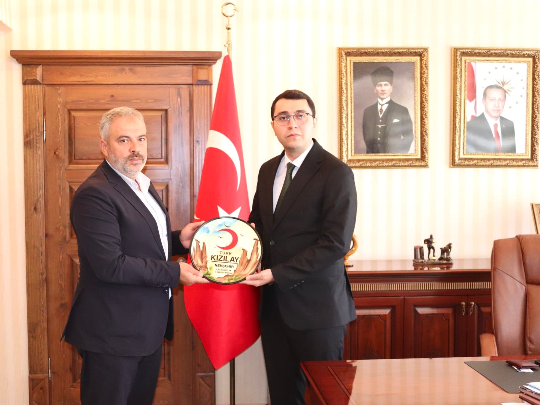 Kızılay'dan G&uuml;lşehir Kaymakamı Salih G&uuml;ltekin'e Ziyaret!
