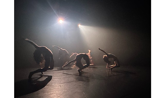 &Ccedil;ağdaş Dans Sanat&ccedil;ısı, Koreograf ve Eğitmen Do&ccedil;. Aslı &Ouml;zt&uuml;rk&rsquo;ten &ldquo;Kız Doğdu/ III 7. İstanbul Fringe Festival Sahnesindem