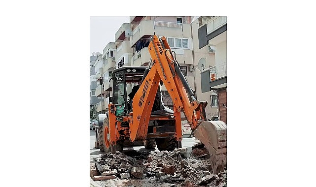 &Ccedil;amlıca Sokak&rsquo;ta yol yenileme ve altyapı &ccedil;alışmaları hız kesmeden s&uuml;r&uuml;yor