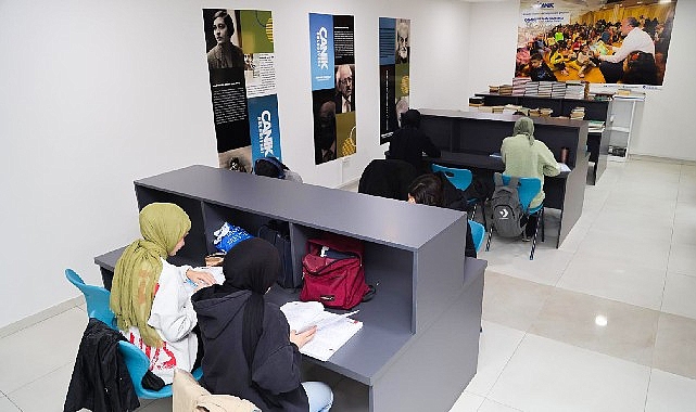 Canik Halk K&uuml;t&uuml;phanesi Gen&ccedil;lerle Dolup Taşıyor