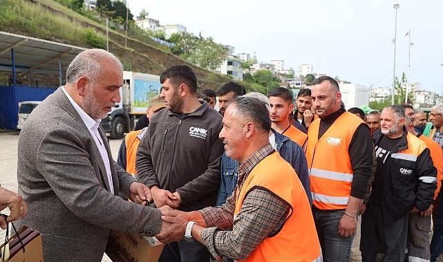 Canik'te Bayram Sevinci: Başkan Sandık&ccedil;ı Personelle Bayramlaştı