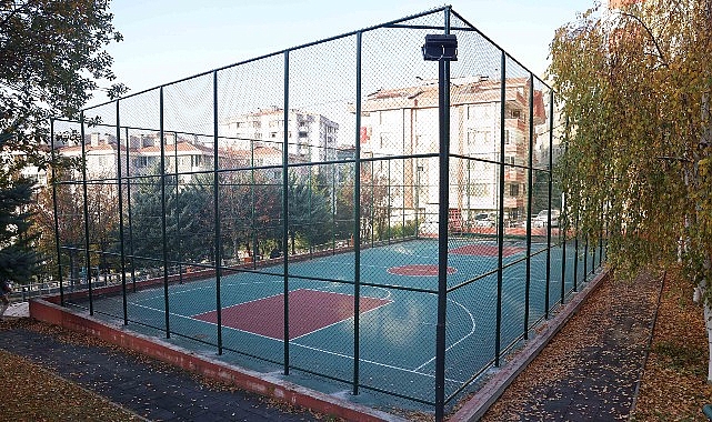 &Ccedil;ankaya Belediyesi 19 Parkında Spor Alanlarını Yeniledi