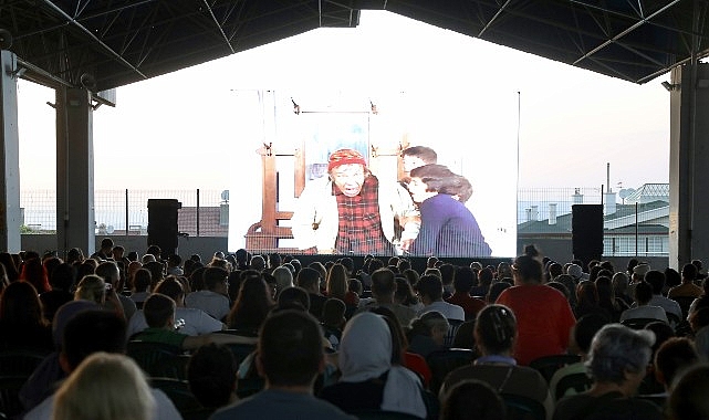 &Ccedil;ankaya&rsquo;da A&ccedil;ık Hava Sinema Keyfi Neşeli G&uuml;nler ile Başladı
