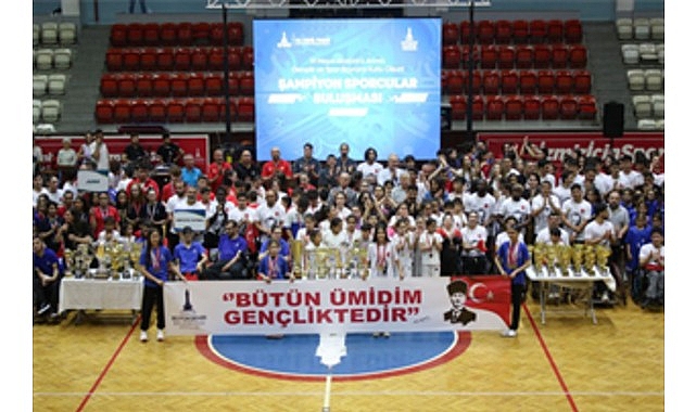 Celal Atik Spor Salonu&rsquo;nda gen&ccedil;lik buluşması