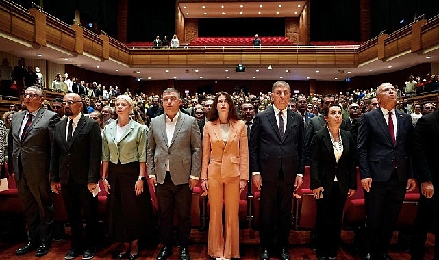 &Ccedil;eşme Belediye Başkanı L&acirc;l Denizli, İzmir B&uuml;y&uuml;kşehir Belediyesi Kurumsal S&uuml;rd&uuml;r&uuml;lebilirlik Raporu Lansmanında konuştu