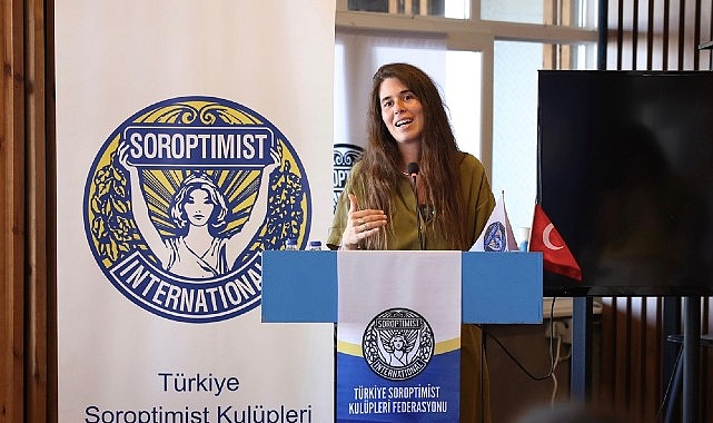 &Ccedil;eşme Belediye Başkanı L&acirc;l Denizli, TSKF Gen&ccedil;lik ve Liderlik Kampı &rsquo;25 a&ccedil;ılışında gen&ccedil; kadınlara seslendi