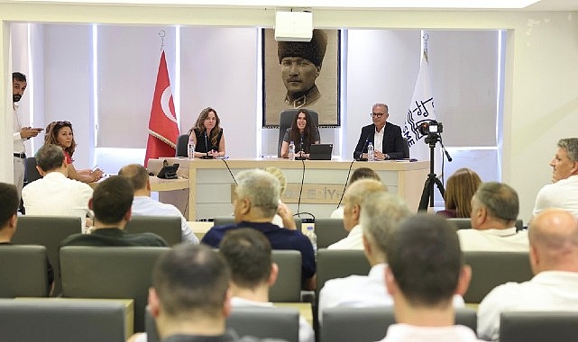 &Ccedil;eşme Belediye Meclisi'nden yaz sezonu kararı: İnşaat yasağı 15 Haziran&rsquo;da başlıyor