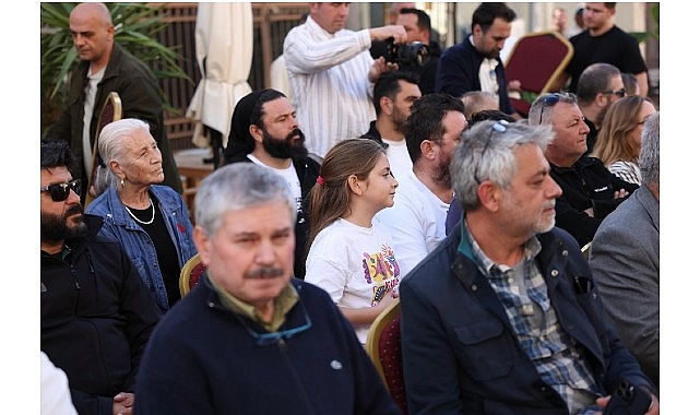 &Ccedil;eşme Belediyesi, Balık&ccedil;ılar ve Terziler Sokağı yenileme projesini esnafla paylaştı