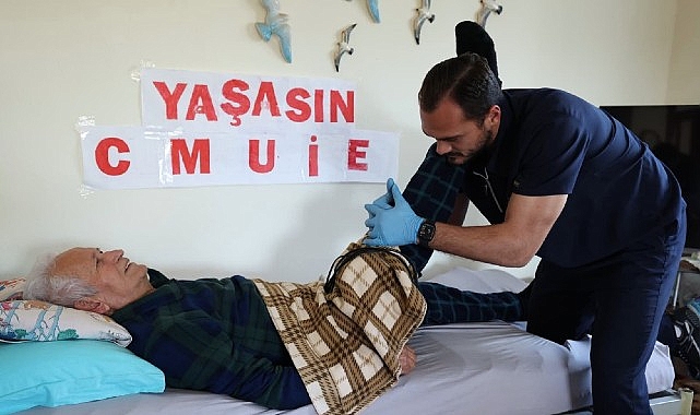 &Ccedil;eşme Belediyesinden bayram &ouml;ncesi anlamlı destek:   Ev temizliği ve kişisel bakım hizmeti
