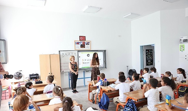 &Ccedil;eşme Belediyesi&rsquo;nden ilkokula başlayan &ouml;ğrencilere hoş geldin hediyesi