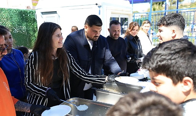 &Ccedil;eşme Belediyesinden okullara sosyal alan desteği