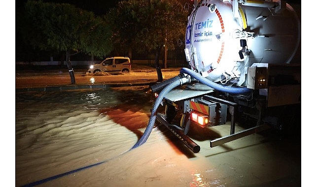 &Ccedil;eşme Belediyesinden olağan&uuml;st&uuml; yağışa olağan&uuml;st&uuml; m&uuml;dahale