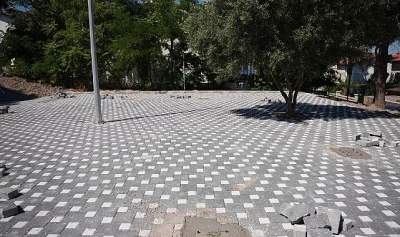 &Ccedil;eşme Belediyesinden park ve spor alanlarında kapsamlı yenileme 