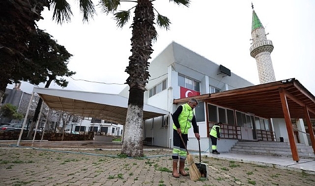 &Ccedil;eşme Belediyesinden Ramazan &ouml;ncesi camilerde kapsamlı temizlik